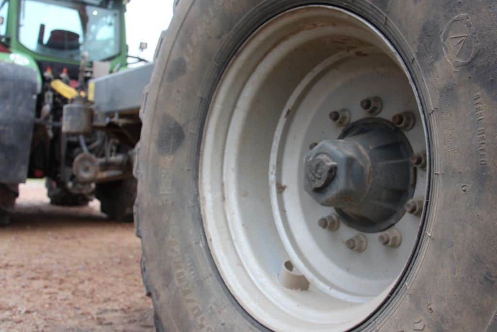 remorque attelée à un tracteur Fendt