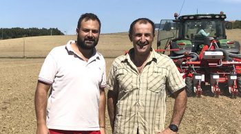 Nouvel agriculteur, épaulé par ses pairs