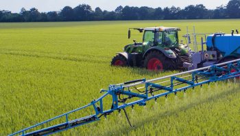 Le bon air dans la cabine au volant du tracteur