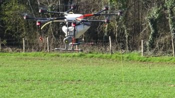 Des semis de prairies sous couverts avec un drone en Aveyron