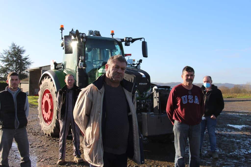 Le groupe épandage avec le président de la cuma la cigale à Cuves (50)