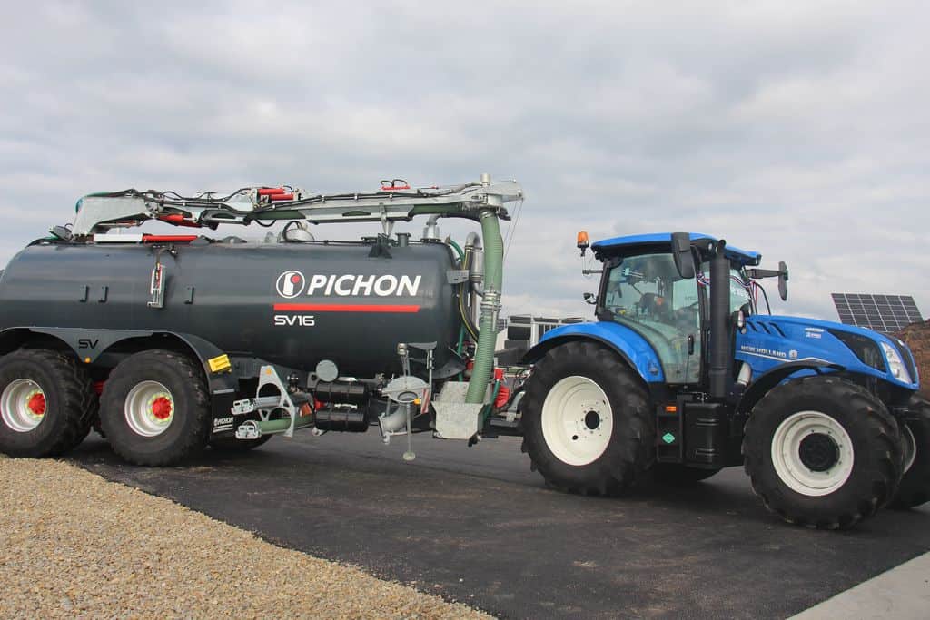 ensemble tracteur et tonne à liser