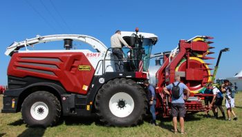 Une ensileuse russe exposée à MécaElevage