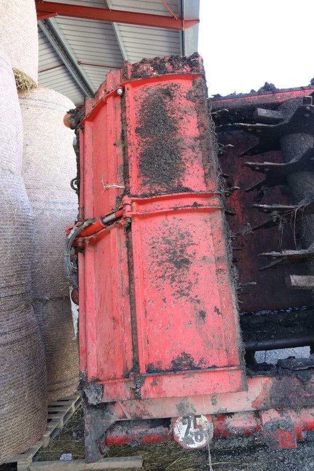 L'épandeur Bucher dispose d'un volet bordure apprécié pour les parcelles en bord de route.