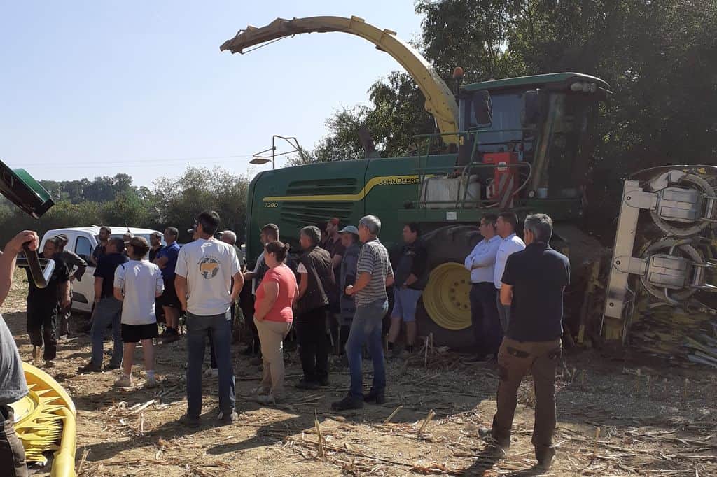 Le groupe pendant la démonstration d'ensilage