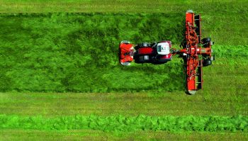 Kuhn fauche jusqu’à 13,40 mètres de largeur