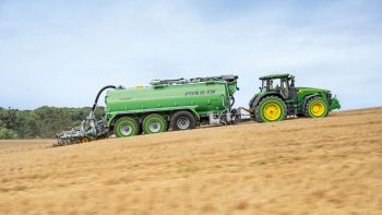 Le tracteur John Deere 8R 410 s’électrifie