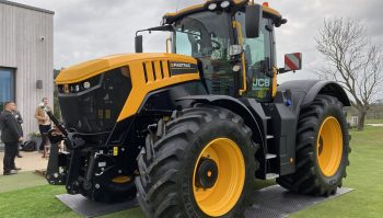 JCB revoit complétement la conduite de ses Fastrac