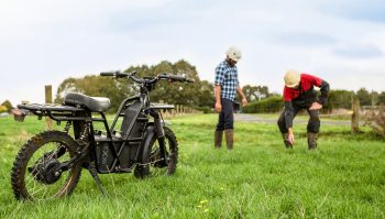 Une petite moto électrique pour aller aux champs