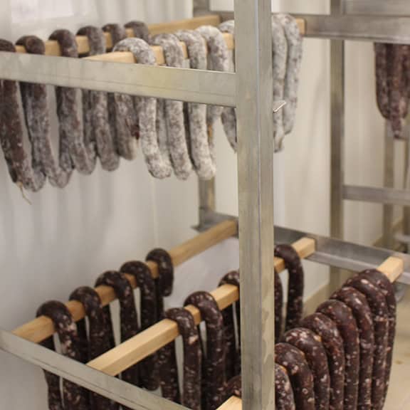 Le séchoir à saucissons de la cuma ATC du Villefranchois.