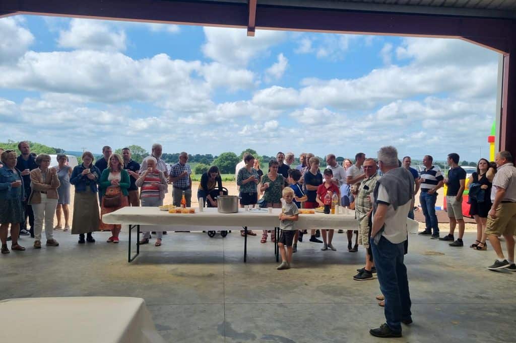 Réunion conviviale de cuma dans l'Orne