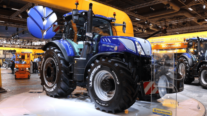 New Holland T7 châssis long et tracteur T8 autonome au SIMA