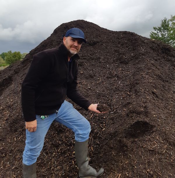 L'esat produit du compost que la cuma épand chez les adhérents