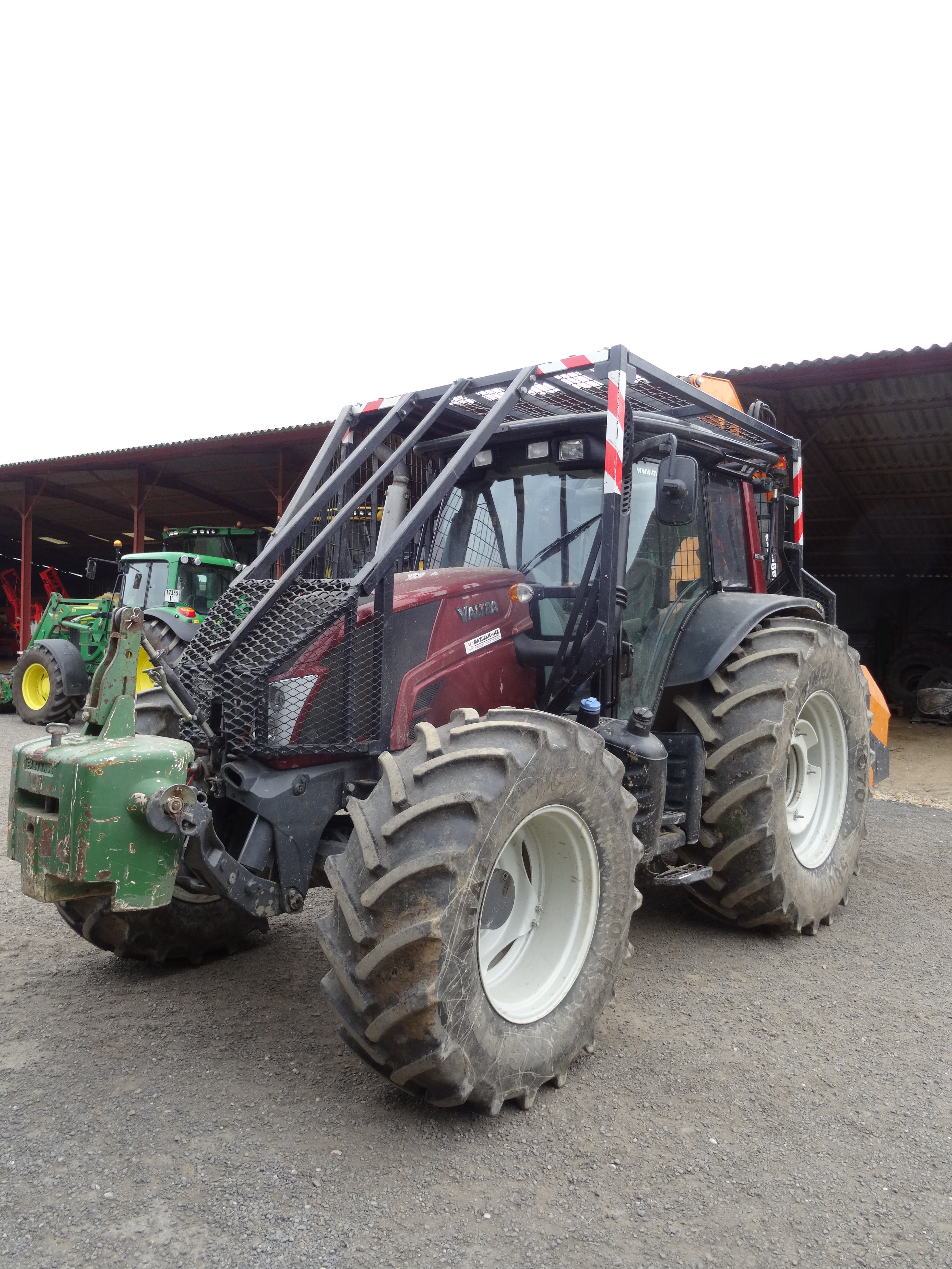 Pour éviter d'endommager le tracteur et de blesser le chauffeur, une protection de cabine est recommandée lors de l'utilisation d'un lamier avec un bras d'épareuse.