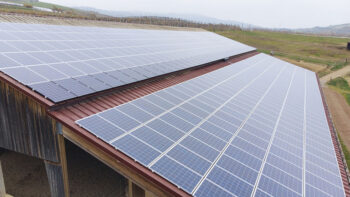 Photovoltaïque : quand le soleil finance le bâtiment de stockage