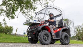 Marre de prendre la pluie en quad? Couvrez-le!