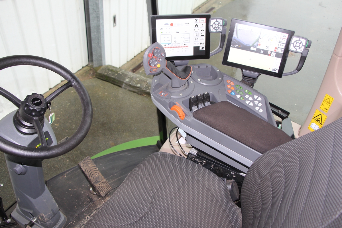 cabine du pulvérisateur automoteur Fendt Rogator