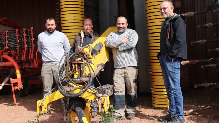 qualité du fourrage : passage d'un groupe de fauche conditionneur groupeur à la fauche à plat avec andaineur à tapis