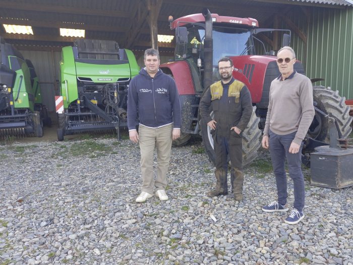 En Mayenne, les deux cuma ont relancé leur activité pressage avec un service conduite incluse