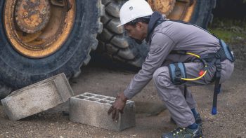 Des exosquelettes pour les salariés à la cuma de Saint-Mamans