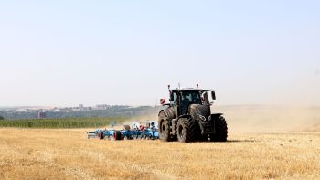 Est ce que 2 tracteurs de 150 ch égalent un de 300 ch ?