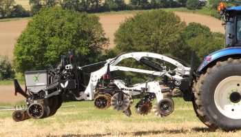 Un combiné strip-till + semoir monograine Agrisem