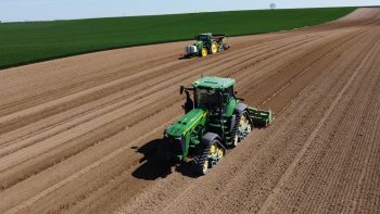 Que vaut le John Deere 8RX par rapport au 8RT et au 8R ?