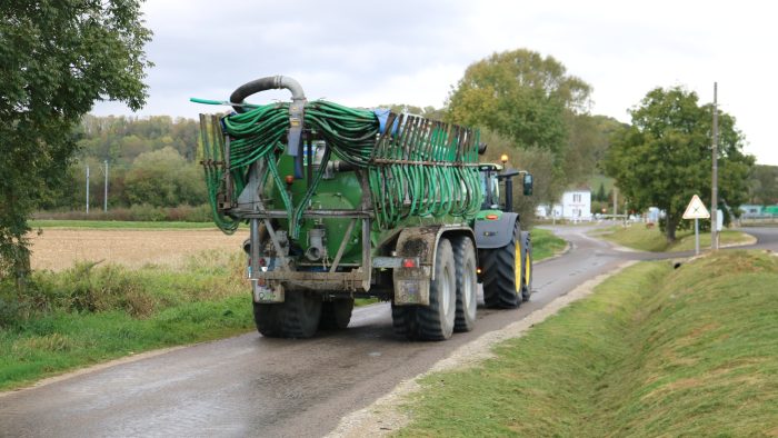 tonne à lisier sur la route