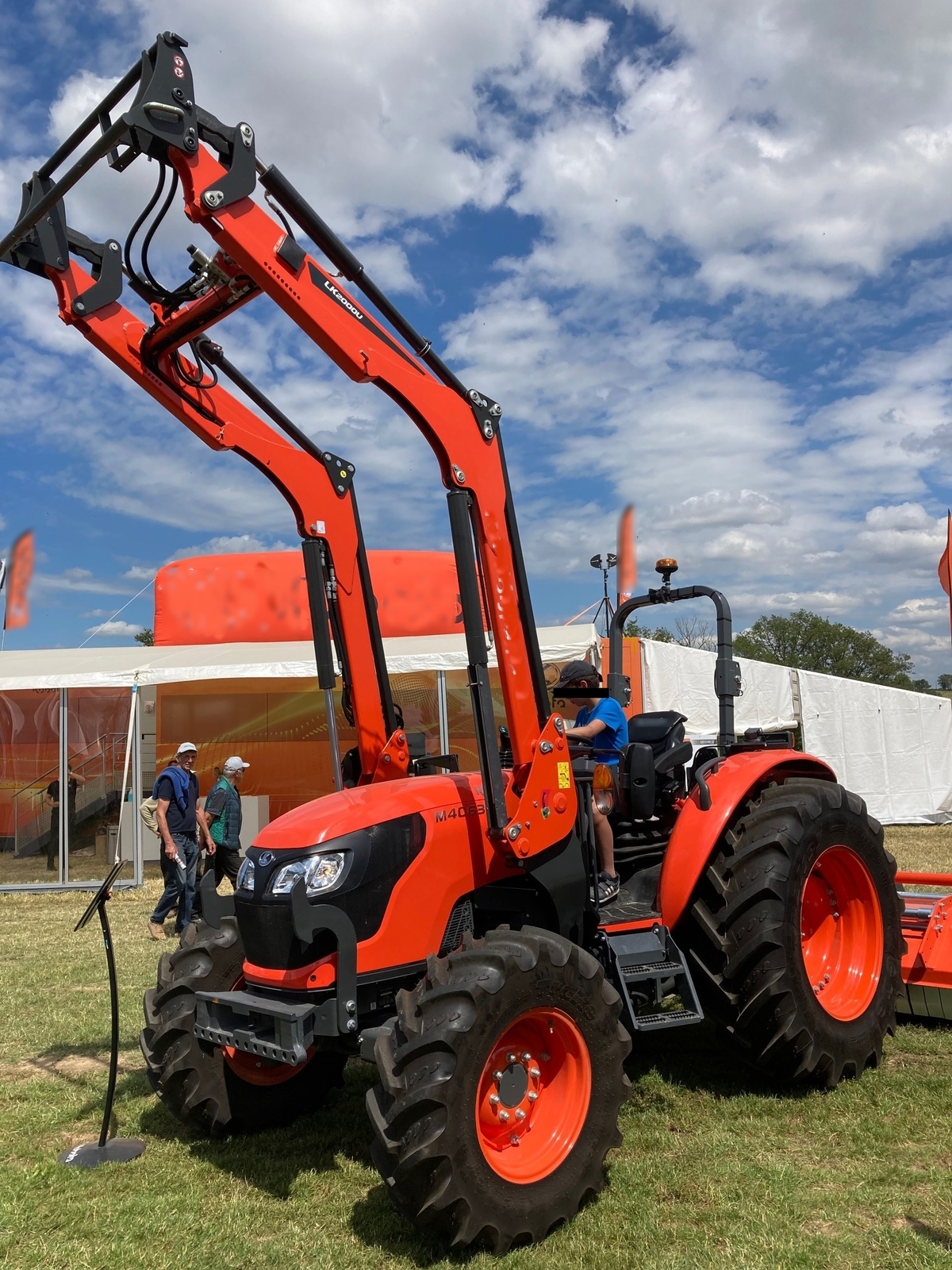 risques avec un tracteur chargeur