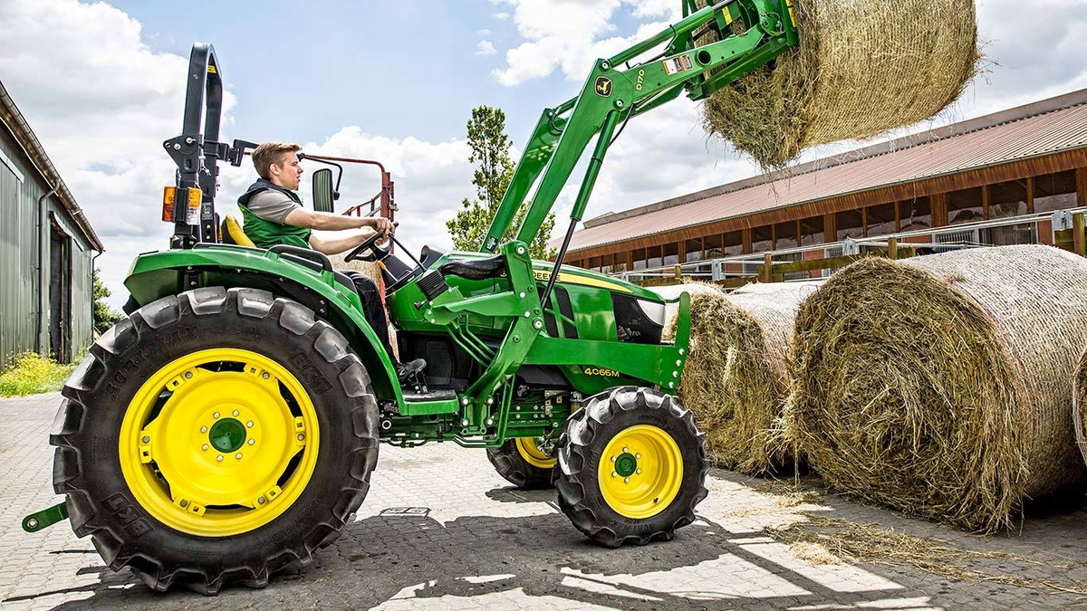 tracteur avec chargeur sans protection FOPS