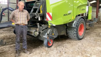 Le combiné presse-enrubanneuse accélère le débit de chantier