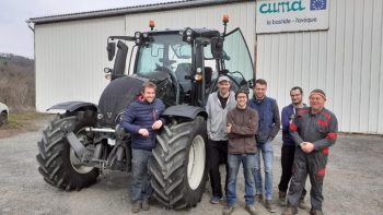 Un tracteur en cuma pour récupérer des chevaux