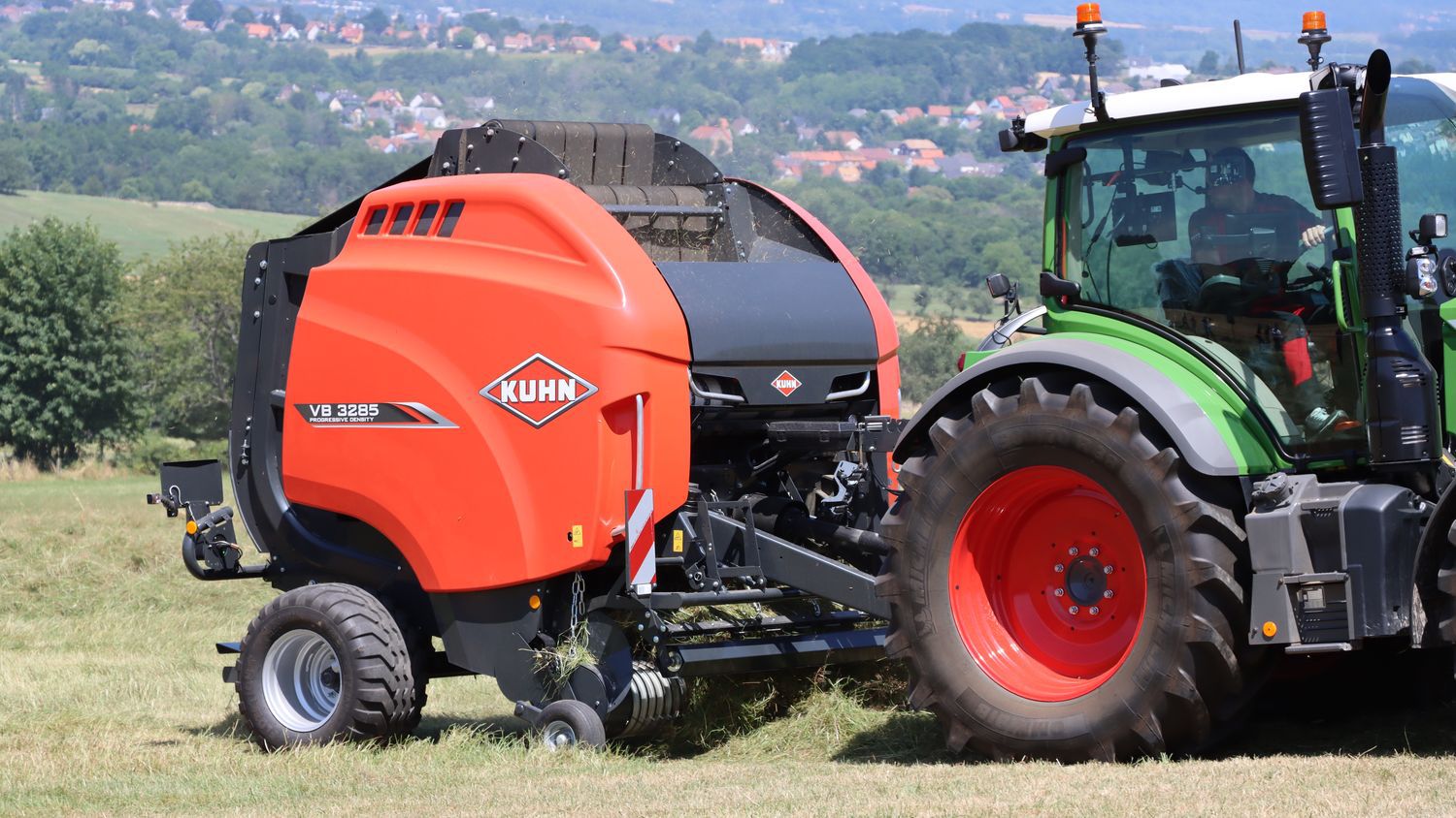 Kuhn VB 3200 : 4 nouvelles presses à chambre variable Kuhn