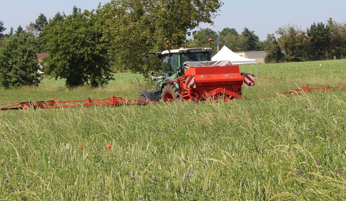 épandeur Kuhn Aero en démonstration