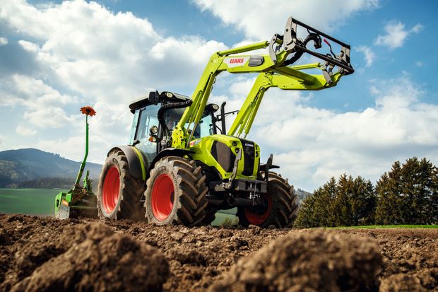 Les Tracteurs Claas Axos peuvent recevoir plusieurs types de chargeurs Claas. 