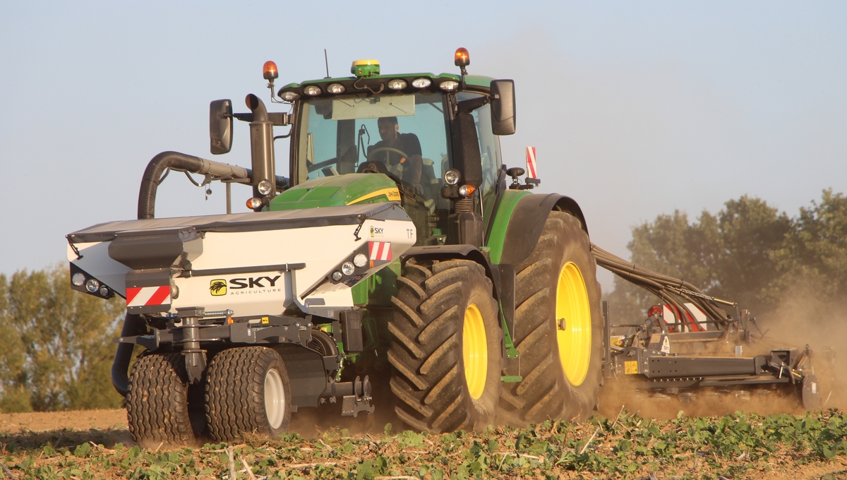 semoir avec trémie frontale Sky Agriculture