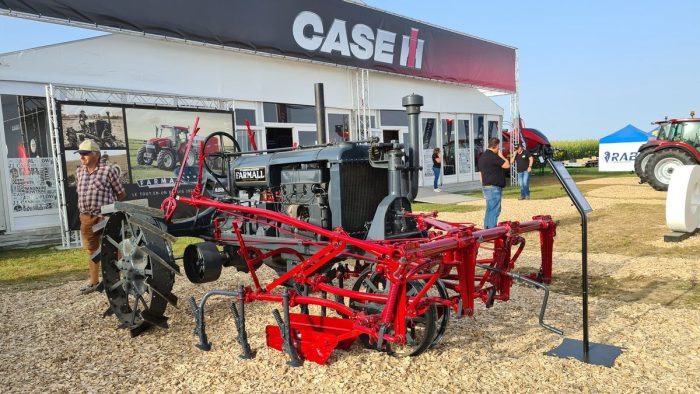 100 ans Case IH Farmall