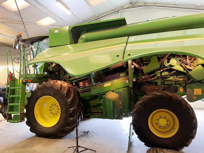 Moissonneuse batteuse John Deere S 770 accès entretien