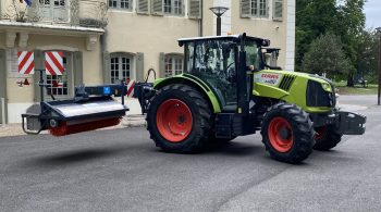 Une brosseuse à graines pour les prairies