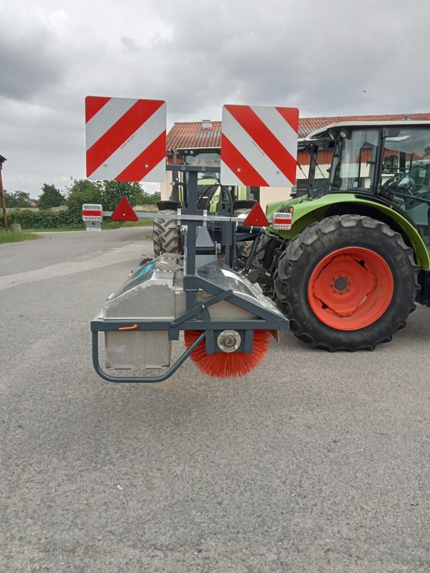 Des classes du Campus Agronova de Précieux construisent une brosseuse à graines