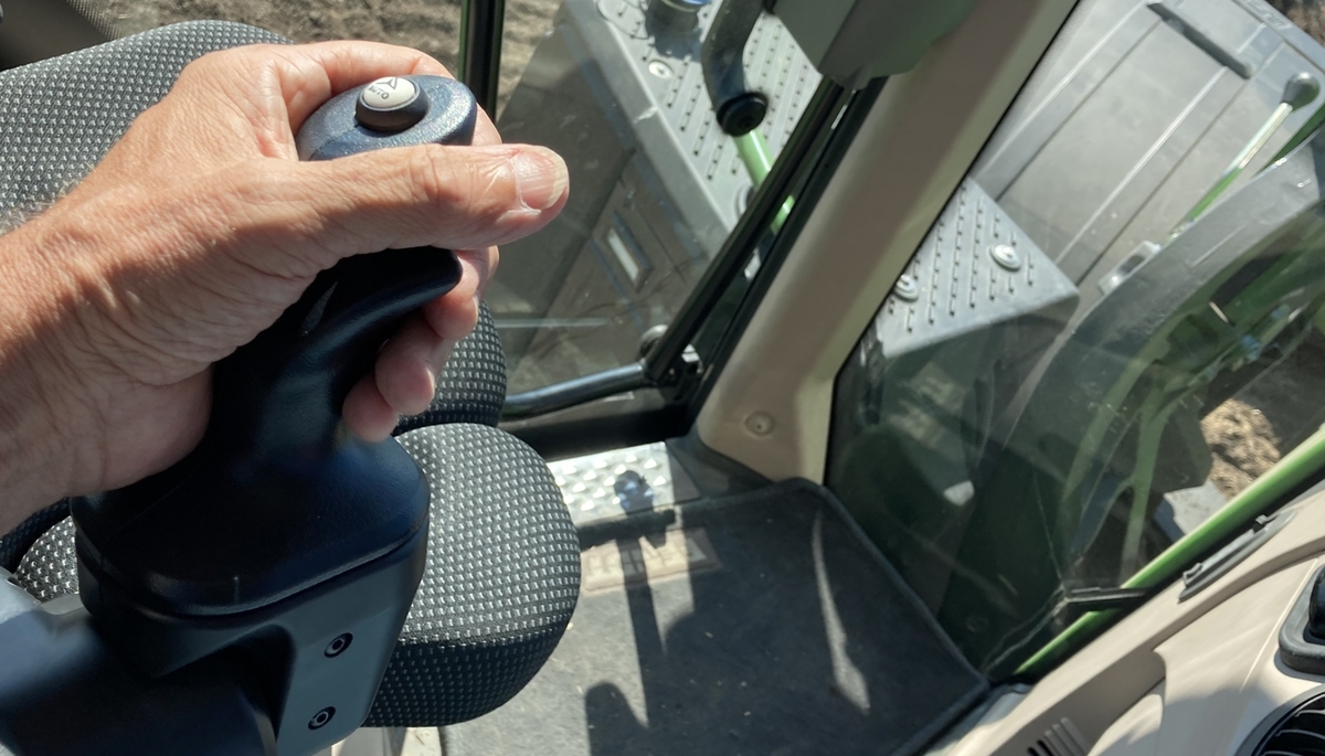 conduite par joystick sur tracteur Fendt