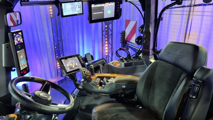 intérieur cabine tracteur Valtra S416