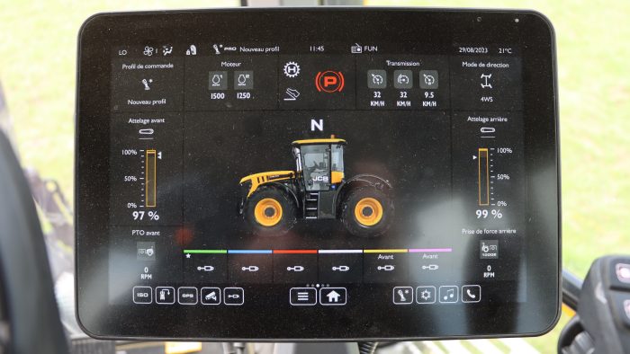 essai tracteur Fastrac 4220 Icon console ordinateur