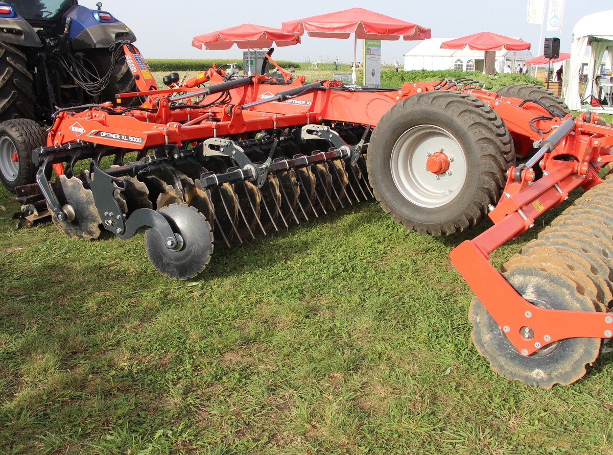 Kuhn Optimer XL - destruction couvert