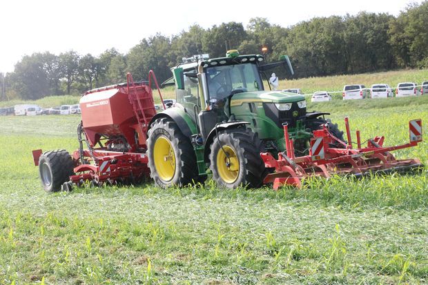 semoirs à dents ou à disques pour le semis direct.