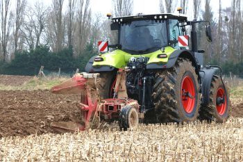 Déléguer le labour pour atteindre des économies d’échelle