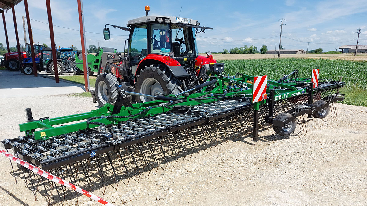 Herse étrille de la cuma Esab, en Charente.