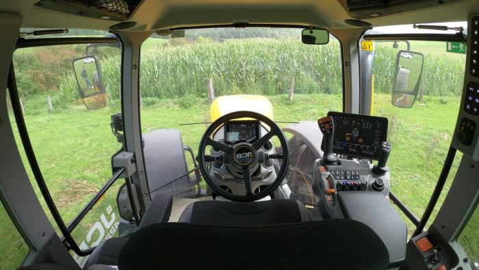 Essai JCB Fastrac 4220 Icon : aussi bon au champ que sur route