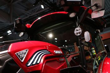 [En direct] Rencontre avec le premier tracteur électrique de Case IH, le Farmall 75C