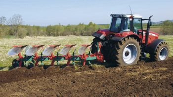 New Holland T7 châssis long et tracteur T8 autonome au SIMA